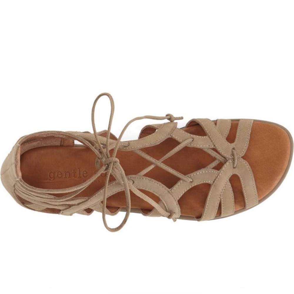 GENTLE SOULS BY KENNETH COLE- Tan size 7